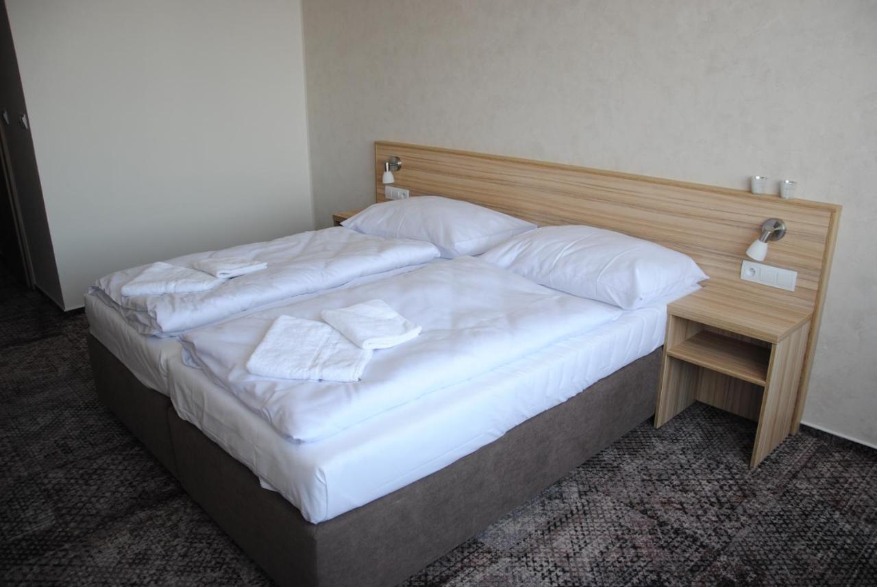Hotel Labe Pardubice Dış mekan fotoğraf